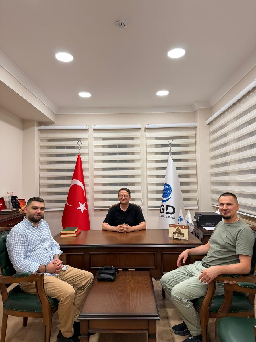ahamitiris's tweet photo. Trakya Üniversitesi öğrencilik yıllarında Anadolu Gençlik Derneği Edirne Şubesi Üniversite Komisyonunda ve Şube Başkanlık Divanında gayretli çalışmalarına şahit olduğumuz, üstlendiği her görevi sorumluluk bilinciyle yerine getiren kıymetli kardeşimiz İsmail Haki LUMA, https://t.co/kLCduwqOOn