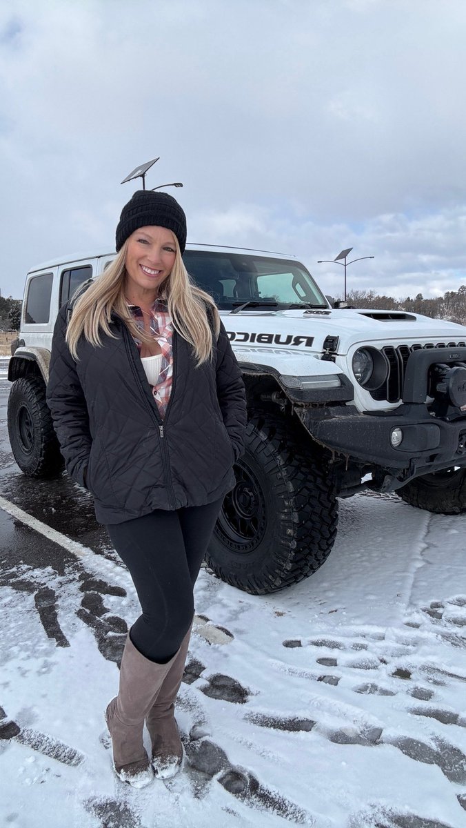 BrookeRyannd's tweet photo. Jeep girl! Let’s go driving! 💋 https://t.co/fSNYzOXi1w