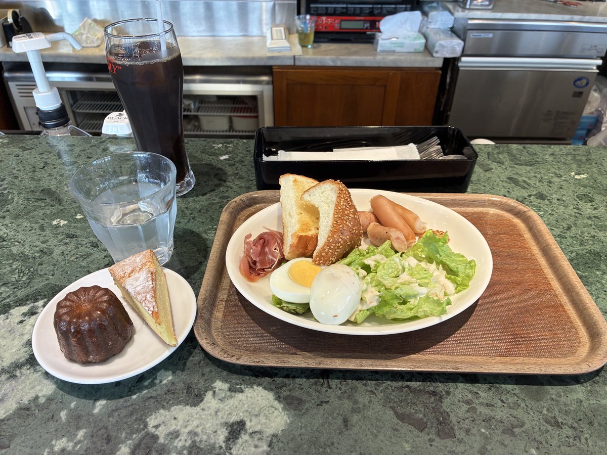 taa_Shina's tweet photo. 品川駅のコダマ
大昔　モーニングブッフェ
昔　ワンプレート500円
この前　モーニングブッフェ復活
今　ワンプレート800円

時代に沿って変移してるけど、正直今は残念…
生ハムの量が極端に減った

物価高だからしょうがないのかなぁ… https://t.co/yBlvNBvKMA