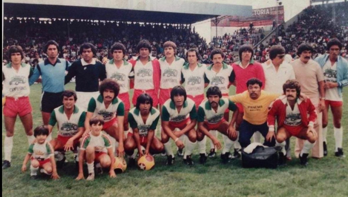 GallosTv's tweet photo. Se cumplen 4️⃣6️⃣ años del histórico ascenso de #AtletasCampesinos, tras empatar en casa contra Osos Grises de Toluca y luego ganar 2-1 como visitante de la mano de "la Tota" Carbajal y Toño Ascencio.

Fue el primer equipo de #Querétaro en alcanzar la máxima categoría. https://t.co/TDomHo3Tc1