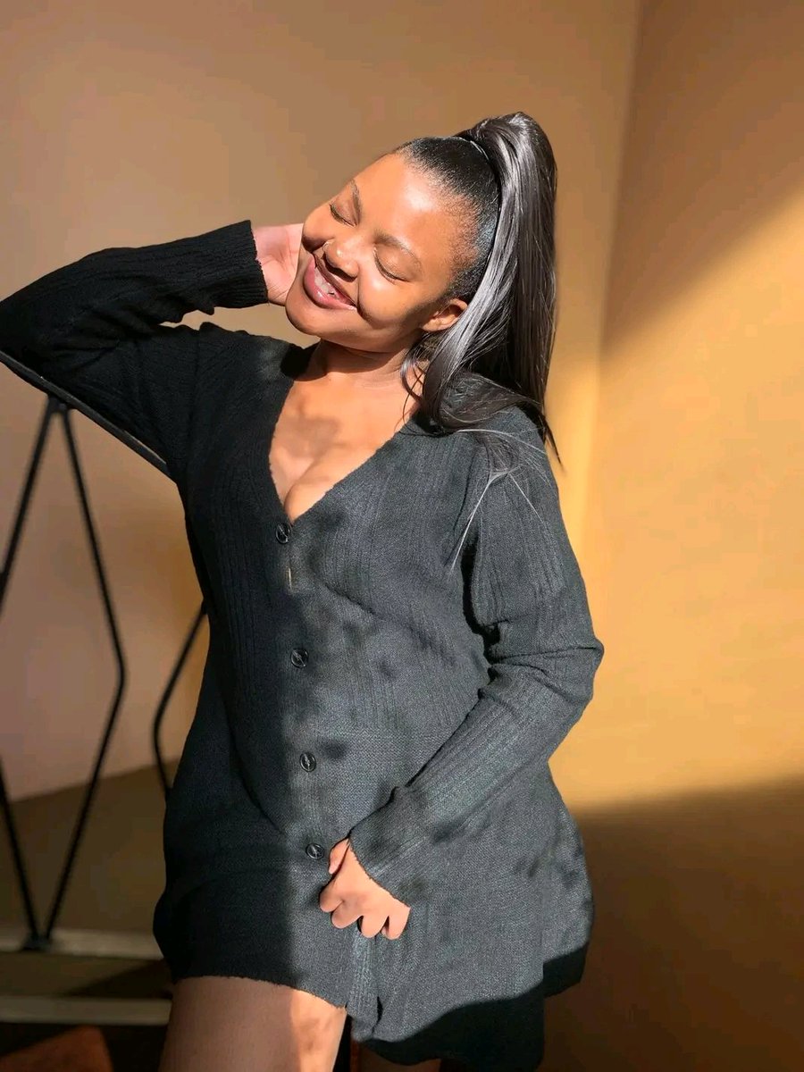 Mashbackup's tweet photo. I am new on X 🥰

Show me how it works 

Rate my 4 slides 😘🫠 https://t.co/JPoNeax8gq