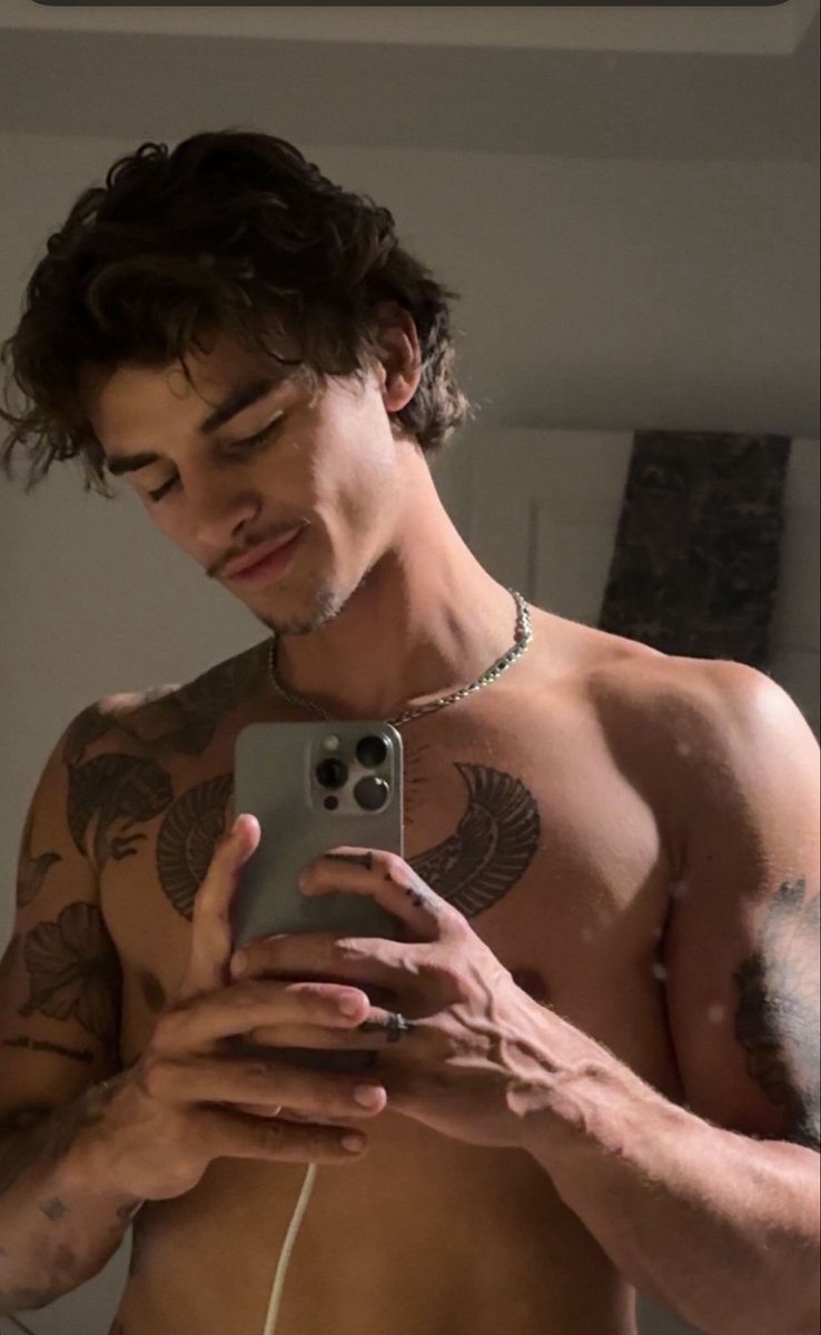 KinnggJayv's tweet photo. This man  is MUGGED DOWN!!!! https://t.co/gKsw07RL8h