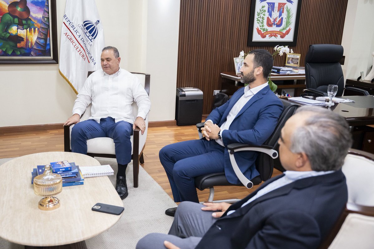 CONEP_RD's tweet photo. Durante una visita al ministro de Agricultura, Oliverio Espaillat, abordamos la importancia del sector agropecuario para la seguridad alimentaria, la resiliencia productiva y las oportunidades de exportación del país.

_
#CONEP https://t.co/6RdW7vzH31