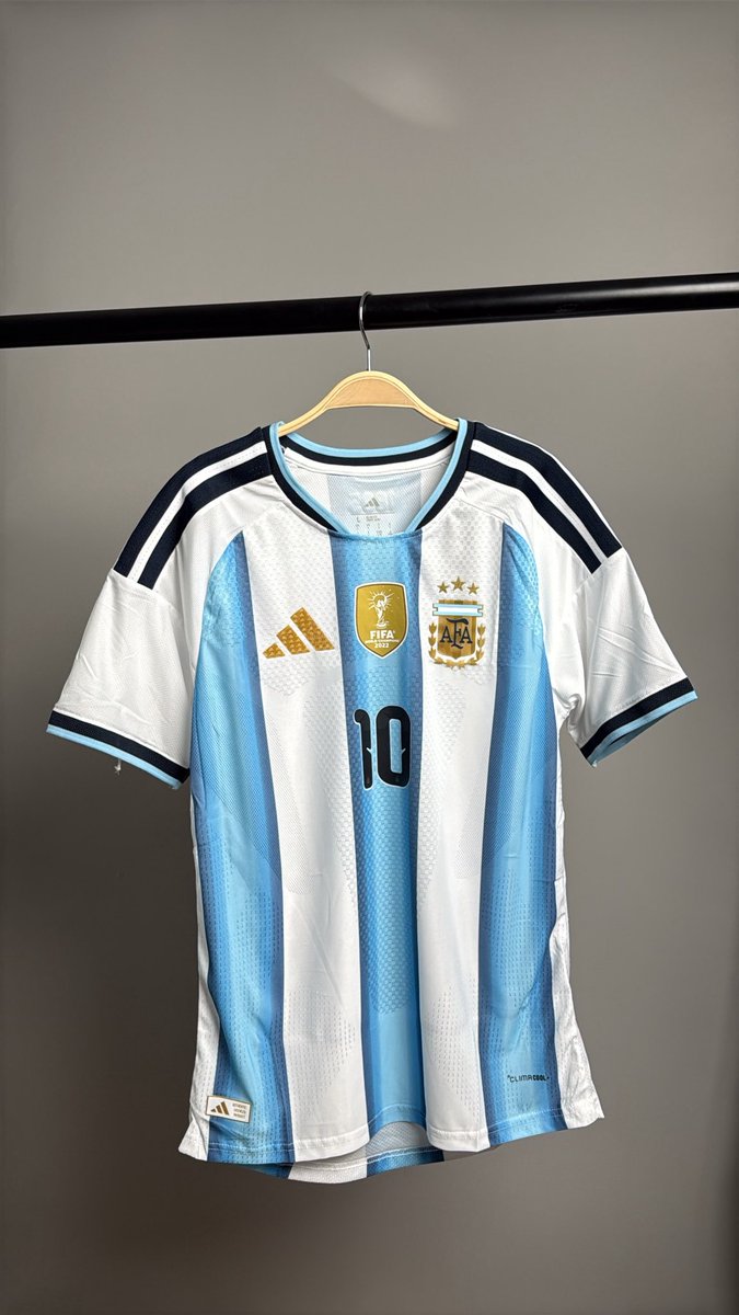 soccerpro_sa's tweet photo. تيشيرت الأعظم في التاريخ مع الطباعة الأصلية 🫣💙

https://t.co/zZXQM84Id6 https://t.co/Mn3hACfQms
