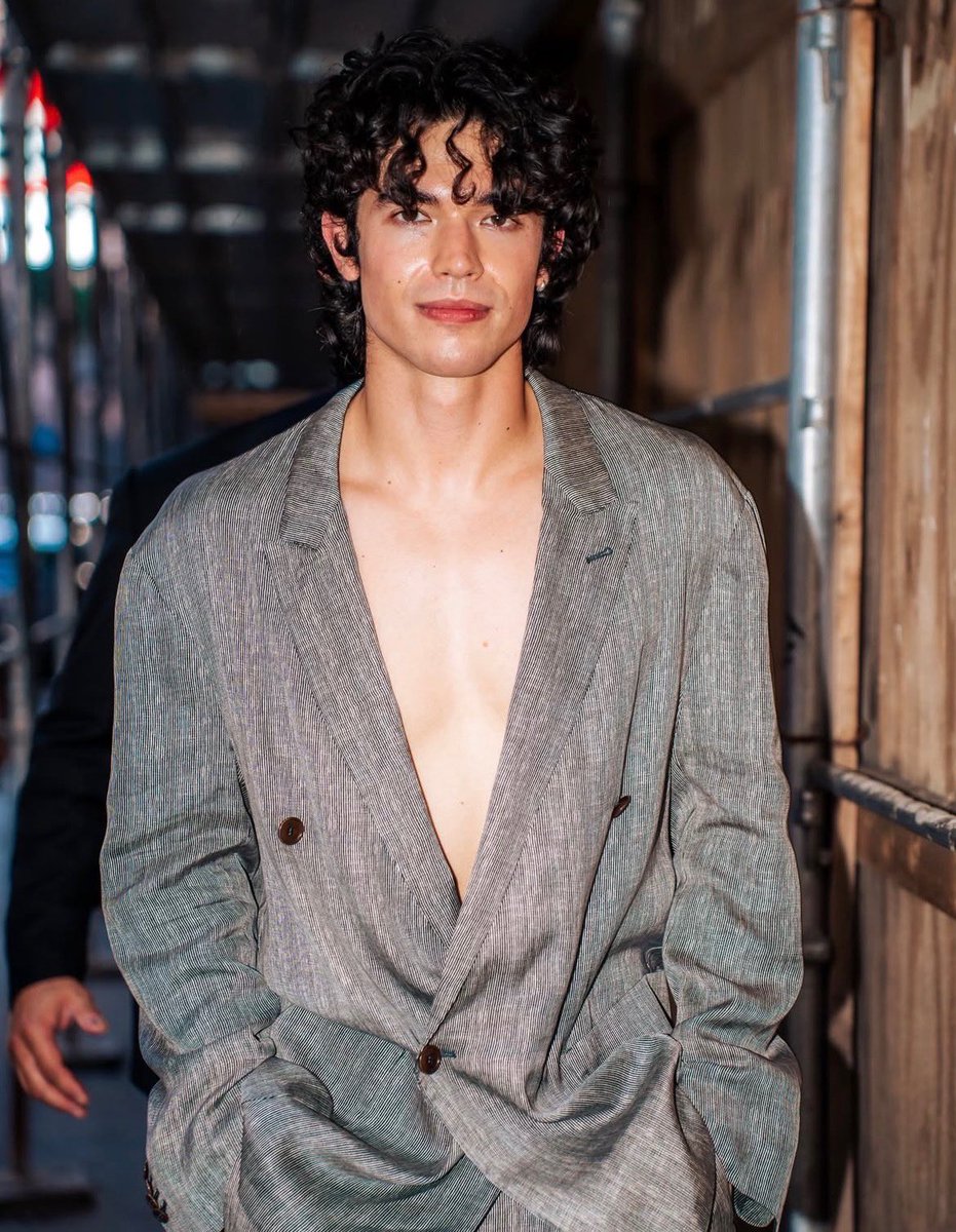 conangray_mx's tweet photo. 📸| Conan luciendo increíble en la Milán Fashion Week

©️ @/jstandsforjoel https://t.co/PBDQypx9lQ