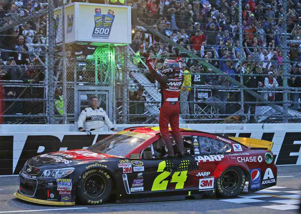 MatthewLowin's tweet photo. This got me thinking about how my favorite driver has changed each decade. 
- 2005, when I was 10, Jeff Gordon was my favorite driver 
- 2015, I was 20, still Jeff in his final season
- 2025, I was 30, firmly @Chris_Buescher fan, and added @RyanPreece_ and @ToddGilliland_ https://t.co/MjqVcIhdCc