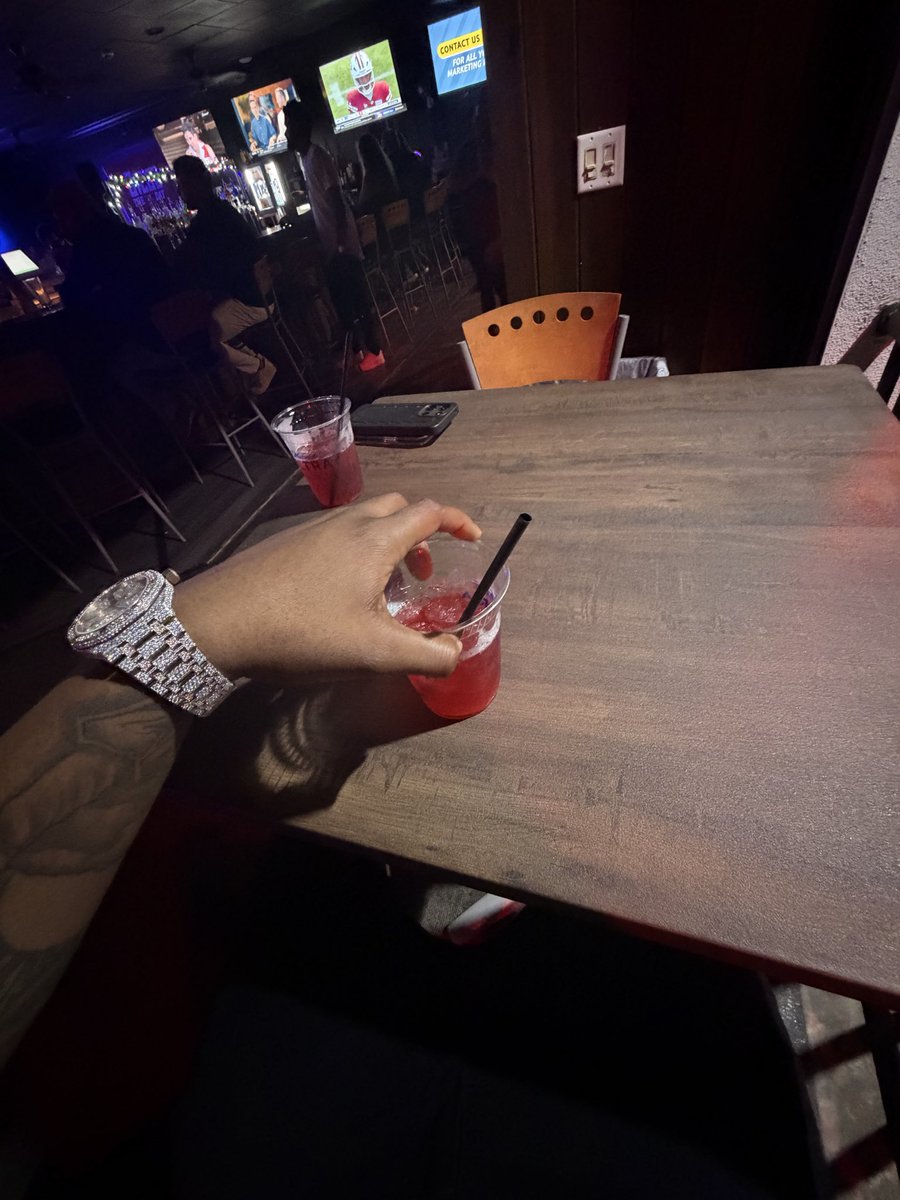 Soulcollectorb's tweet photo. Went to a bar to clear my head n ran into a lil slim situation   Asking me how my day was  🤷🏽‍♂️i’ll show u what happen when u show concern n keep calling me handsome 🦦 😈 https://t.co/1P3qIh8Li0