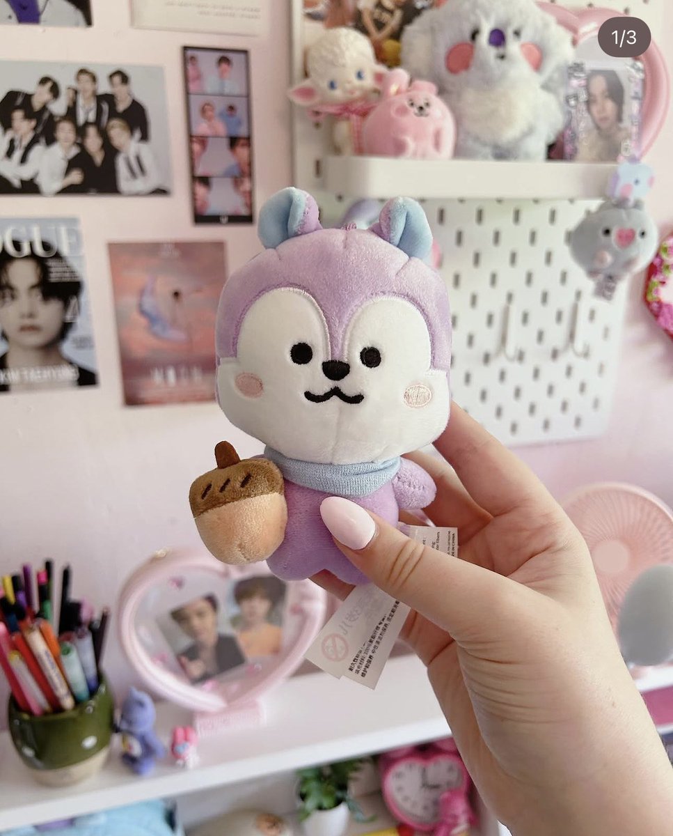 breadcheeksjins's tweet photo. missing bts collector ig and my teenage bedroom super hard tn https://t.co/OLccbV6ird