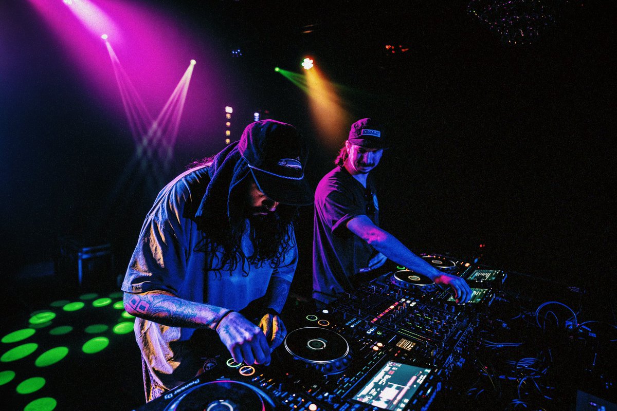 laviermusic's tweet photo. many thank, Denver cru https://t.co/VVzFjhu4lE