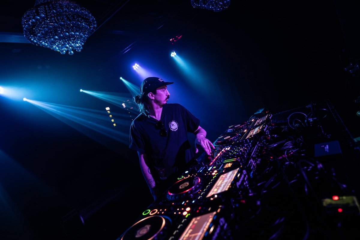 laviermusic's tweet photo. many thank, Denver cru https://t.co/VVzFjhu4lE