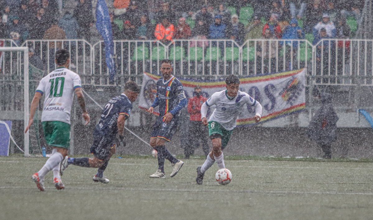 DPMChile's tweet photo. ¿Suspender un partido por lluvia?

Se perdieron los valores. https://t.co/tiEuMZSrxX