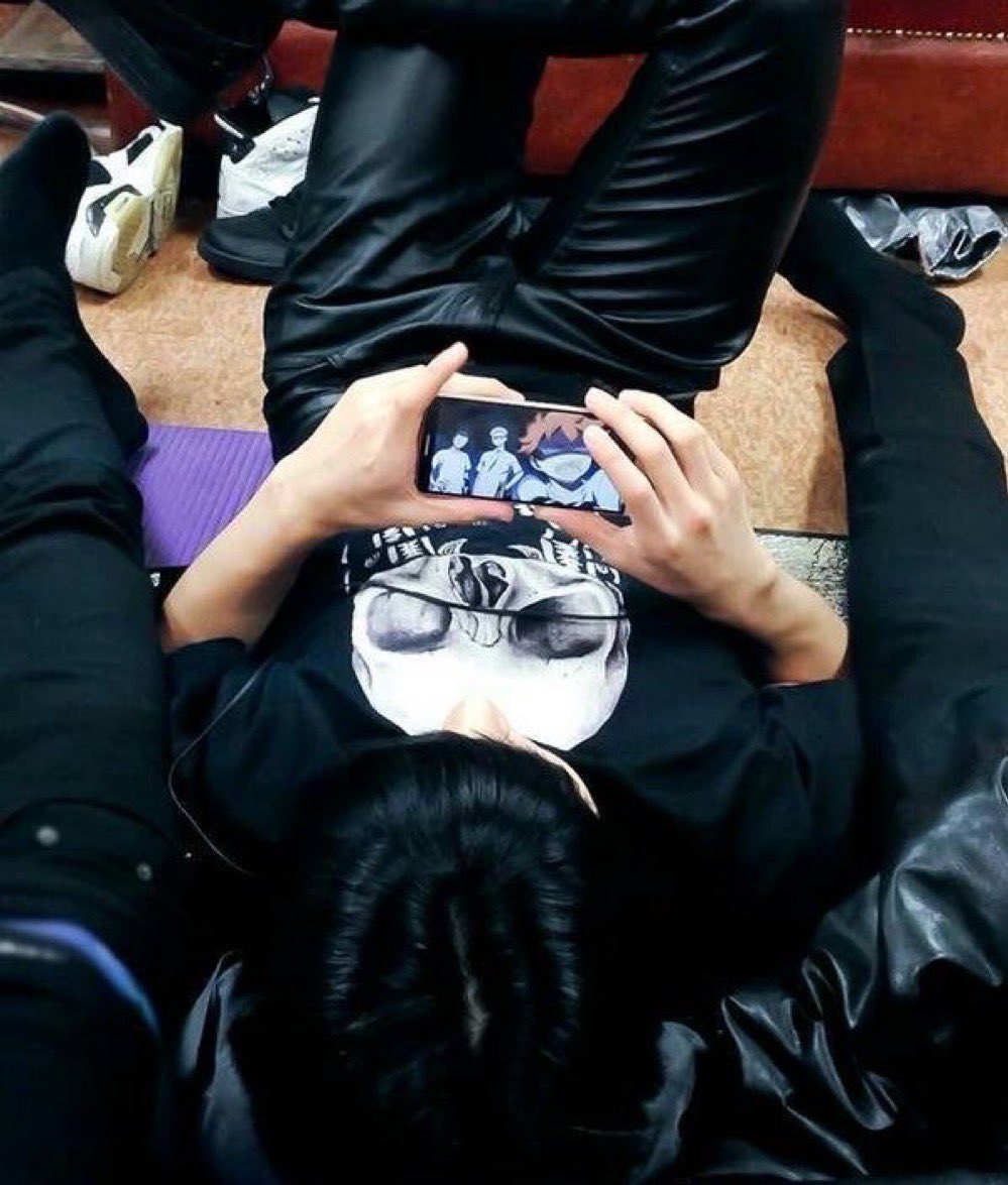 milfbeomgyu's tweet photo. this mf was watching volleyball yaoi on his $30 samsung when he was 15 years old in between schedules during his his 80-hour-a-week job job and ur trying to tell me doesnt know ball? https://t.co/7zeacMuhIg