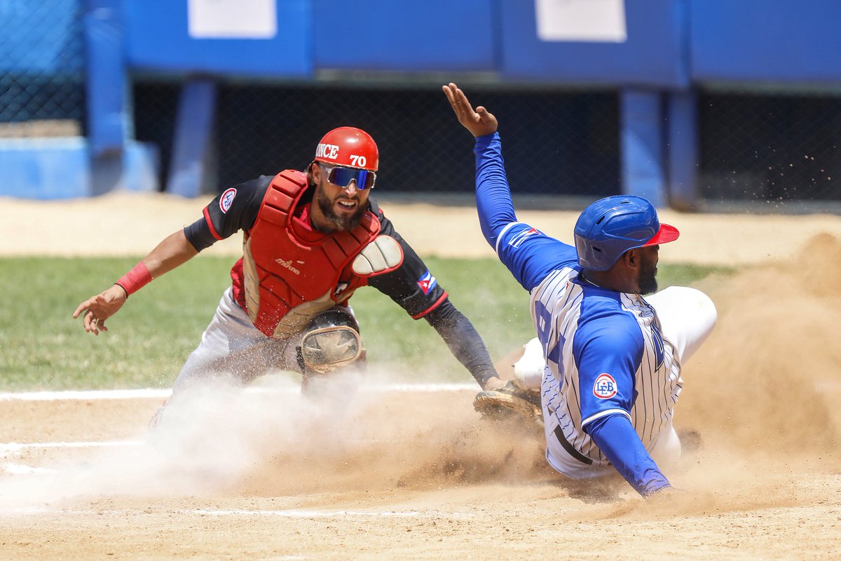 jit_digital's tweet photo. Postales de la victoria de los Leones de Industriales 5x3 sobre Huracanes de Mayabeque en la una de la semifinales de la IV Liga Élite de #Beisbol en el estadio Latinoamericano.
#Cuba #BeisbolCubano #InderCuba65 #DeporteCubano #IVLEBC https://t.co/iC76JrmxkE
