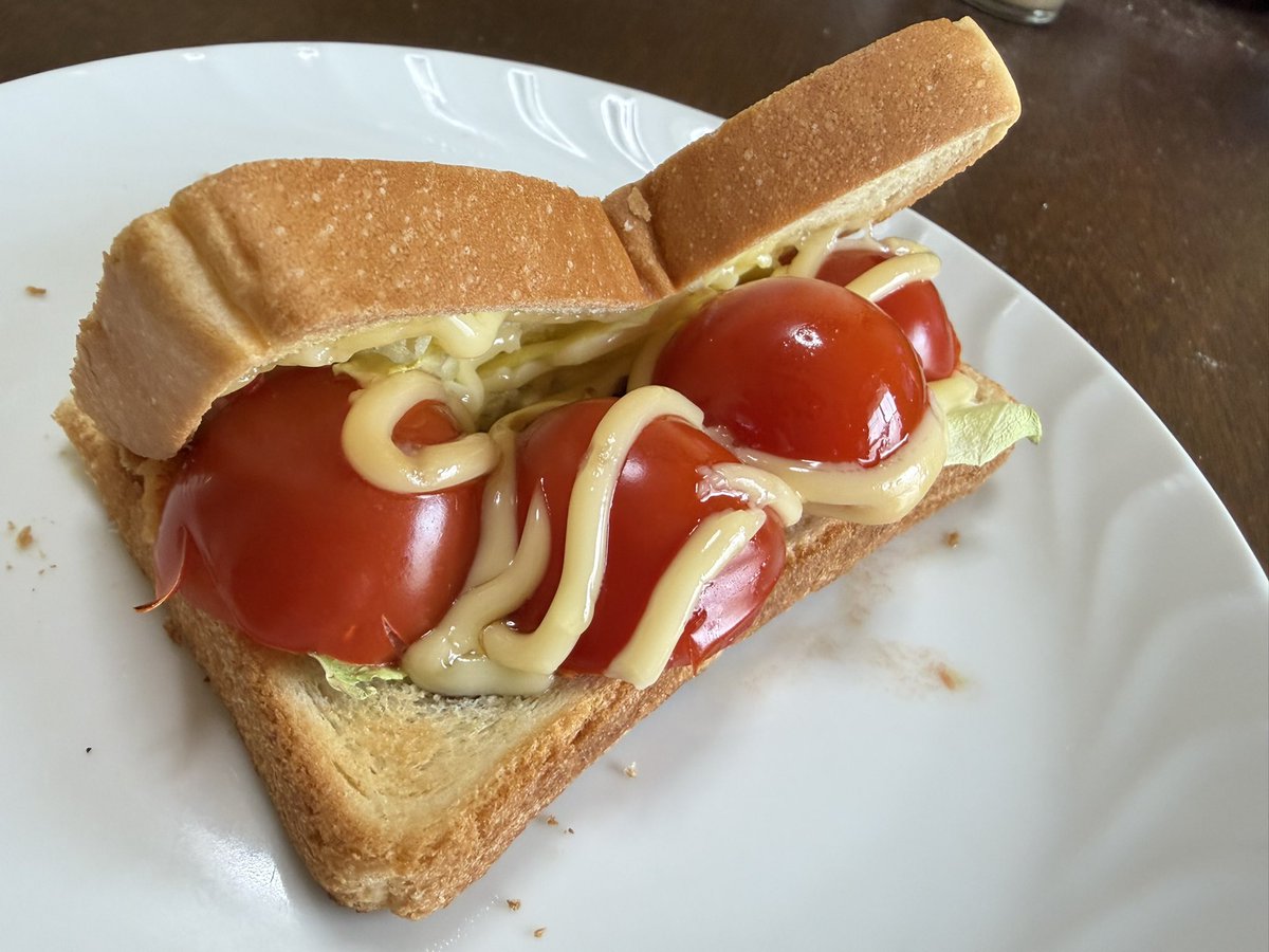 taizoosusume's tweet photo. 朝ごはん トマトキャベツトースト バルサミコマヨネーズ #おうちごはん #今日のごはん #簡単ごはん #節約ごはん #HomeCooking #EasyRecipe #JapaneseHomeCooking #Japanesefood #ToastArt #ComfortFood #朝ごはん #折りたたみトースト https://t.co/0KACRuugex