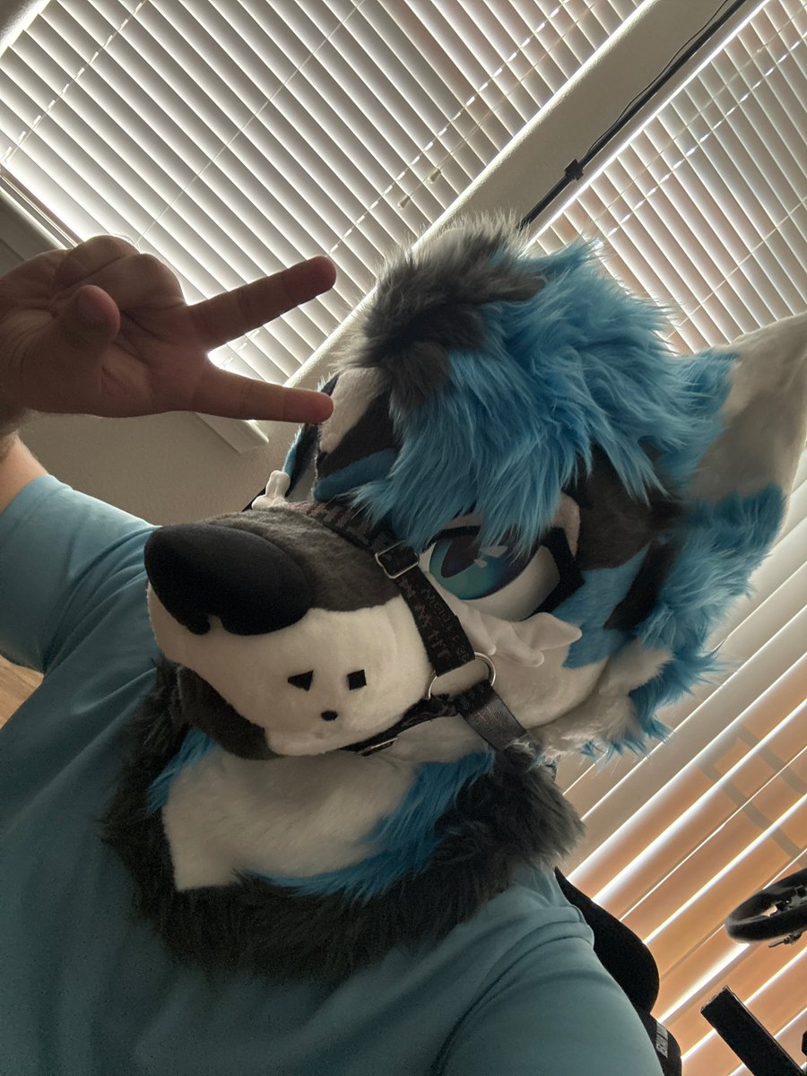 StylesVRC's tweet photo. He's here :p https://t.co/F0WPH4871U
