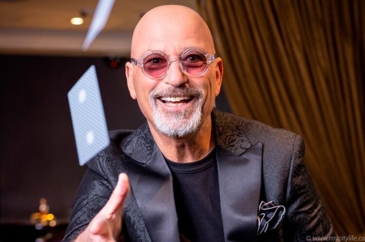 BuzzPatterson's tweet photo. Reporting the stories @TMZ won’t cover from the front lines of Hollywood. 😎

I took my family to a really upscale steak restaurant in the LA area. It’s really popular with the Hollywood types and the Ram players but I go there for the steak.

I was chatting with one of the managers and Howie Mandel and his entourage walked in. The manager turns to me and says, totally unsolicited, “Oh, fcuk. This guy. What a dick.” And then he regaled me with stories of Mandel. “I can’t kick him out. So we deal with it. He's nuts."

And then we compared Clinton stories.🤣