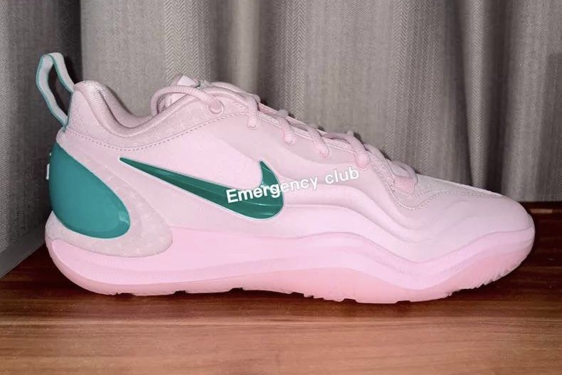 SoleRetriever's tweet photo. FIRST LOOK: Nike A’Two “AKA” 🩷💚

🗓️ July 8th 
📝 IH1135-602
💵 $145
📷 henrerafael (IG) https://t.co/NhQgx5N7aT