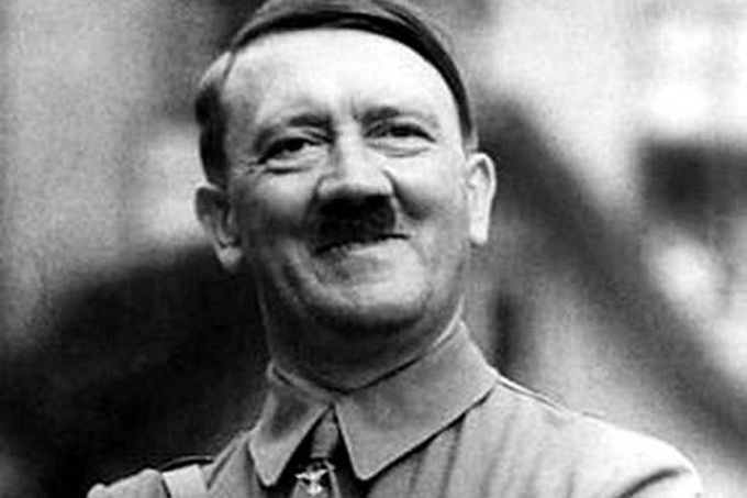 Cabeza_depollo's tweet photo. ...Dicen que Adolfo Hitler tuvo tiempo de arrepentirse de todo lo que hizo antes de morir… por lo que te lo vas a encontrar sentado junto a Dios cuando te mueras…
... Si Dios lo perdonó, por qué tu no...? 
Así funciona la cosa…¿no?😀 https://t.co/P04j1vmymA
