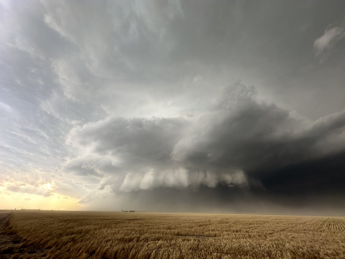 NickKrasz_Wx's tweet photo. DUDE WHAT IS THIS STRUCTURE https://t.co/kP83QcgbFa