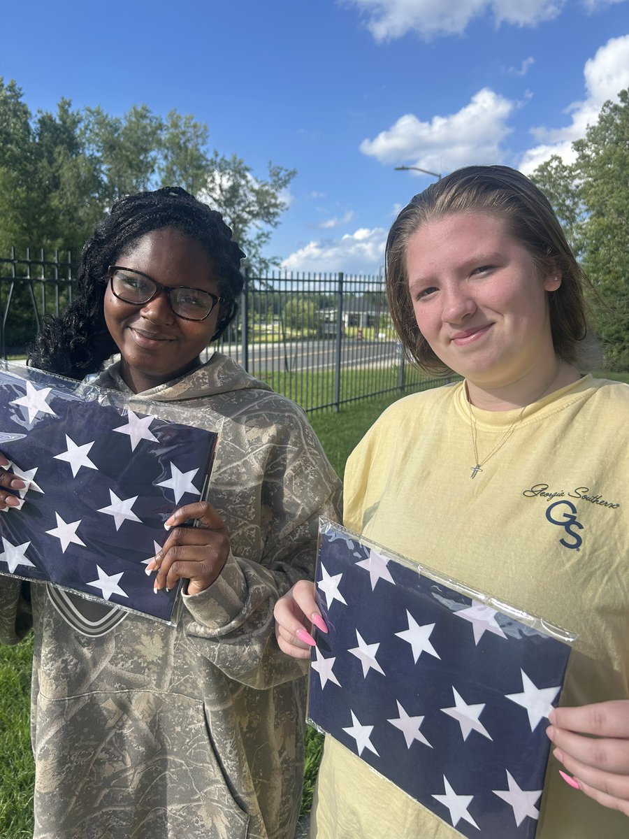 allisonbaileyy7's tweet photo. We had a great day of activism around Statesboro encouraging folks to make sure their registered to vote! @tpusastudents https://t.co/XiVfXT0PKF