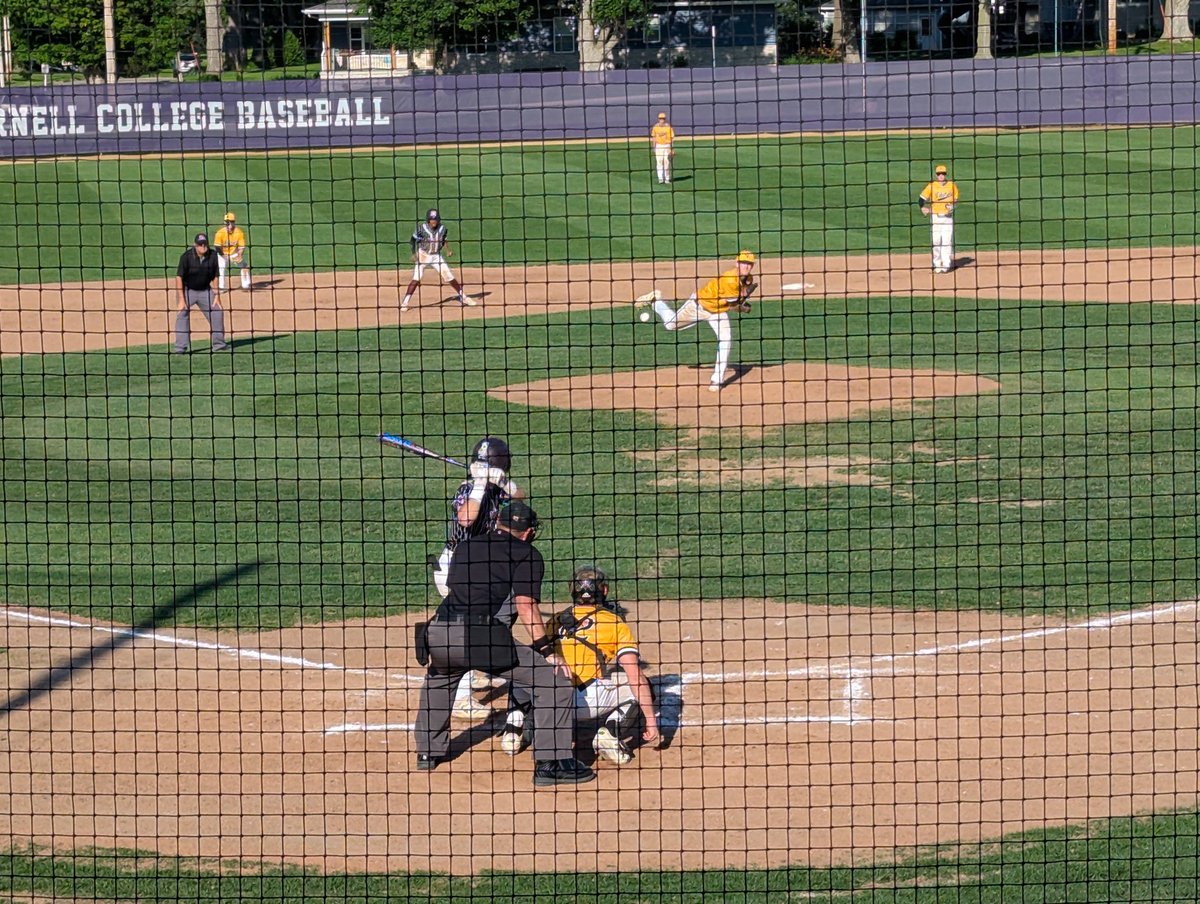David_M_Ryan's tweet photo. It's a gorgeous night at Ash Park where @MVMustangBB hosts VintonShellsburg in WaMaC DH. Mustangs take opener 12-2(6). Sr hurler Cael Foreman gets W spreading 4H over 4 inn. Drew Thurn led MV at plate w/3H &amp; 2R. Next game in 15 min...can also be found at https://t.co/V13kFrYsdh https://t.co/HiR95RO8uC