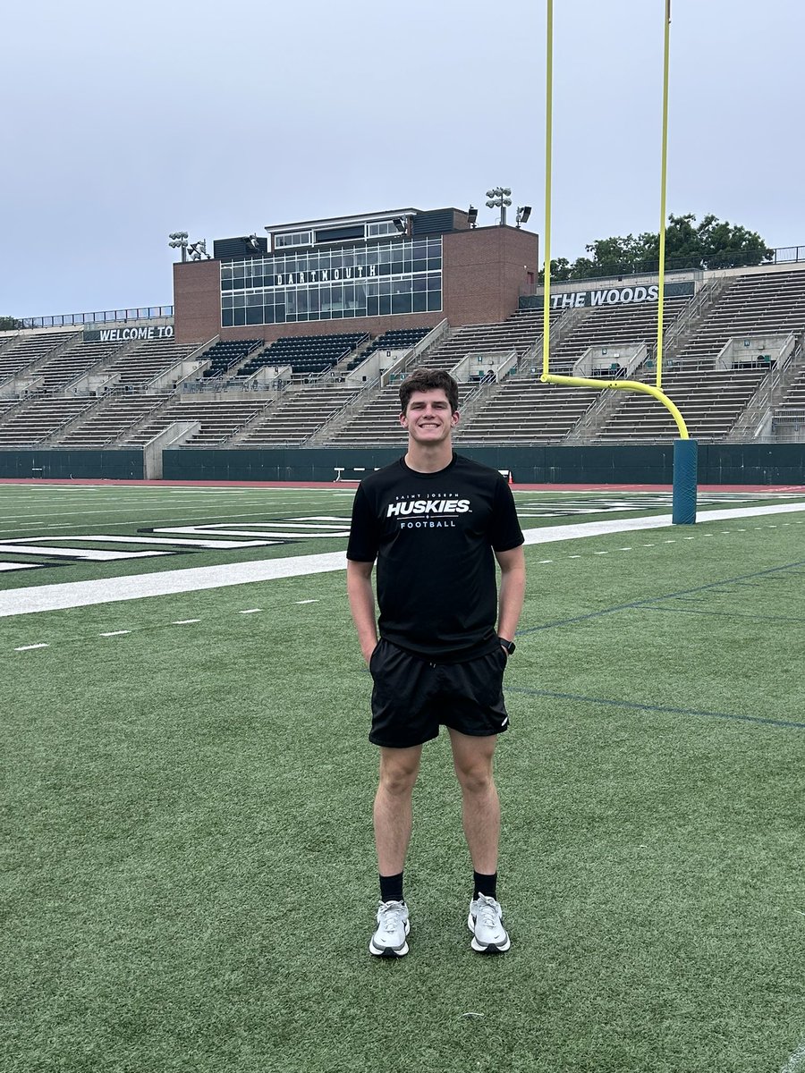 spg33's tweet photo. Dartmouth impresses.
#TheWoods
@DartmouthFTBL
Thank you @CoachTGilcrist! @c_gallagher10
#recruitingtrail
#roadtrip
#campseason
#falliscoming
@SaintJoeFB https://t.co/aNw8hA2pNH