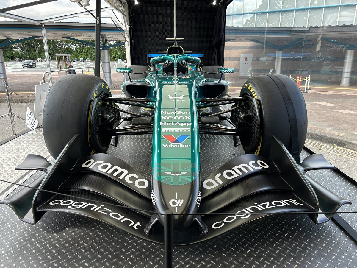 tochigi_science's tweet photo. 🏎️F1ショーカー展示🏎️
本日11時30分まで本田技研工業株式会社様と連携イベントF1ショーカー展示を正面ロータリーで開催中です！
この機会にぜひF1カーを間近でご覧ください🏎️ 【s.k】

https://t.co/WAWlKBb8gW https://t.co/beCFJAzlTK