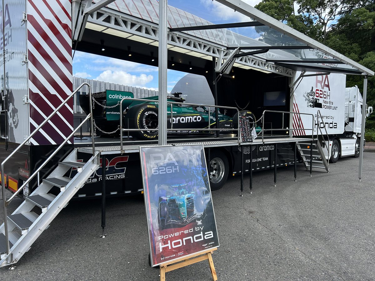 tochigi_science's tweet photo. 🏎️F1ショーカー展示🏎️
本日11時30分まで本田技研工業株式会社様と連携イベントF1ショーカー展示を正面ロータリーで開催中です！
この機会にぜひF1カーを間近でご覧ください🏎️ 【s.k】

https://t.co/WAWlKBb8gW https://t.co/beCFJAzlTK