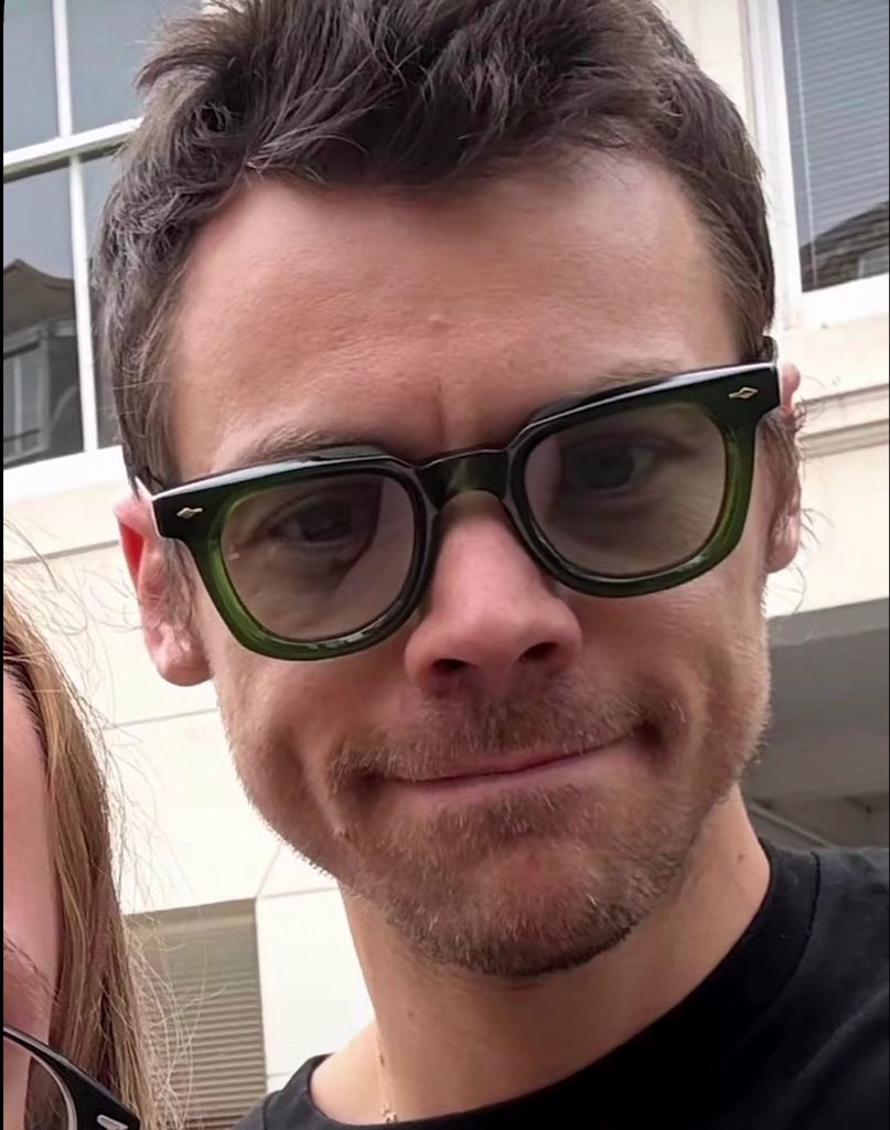 aleestyles91's tweet photo. HIS FROG FACE I’M CRYING HOW CUTE😭 https://t.co/aa48UzOGAT