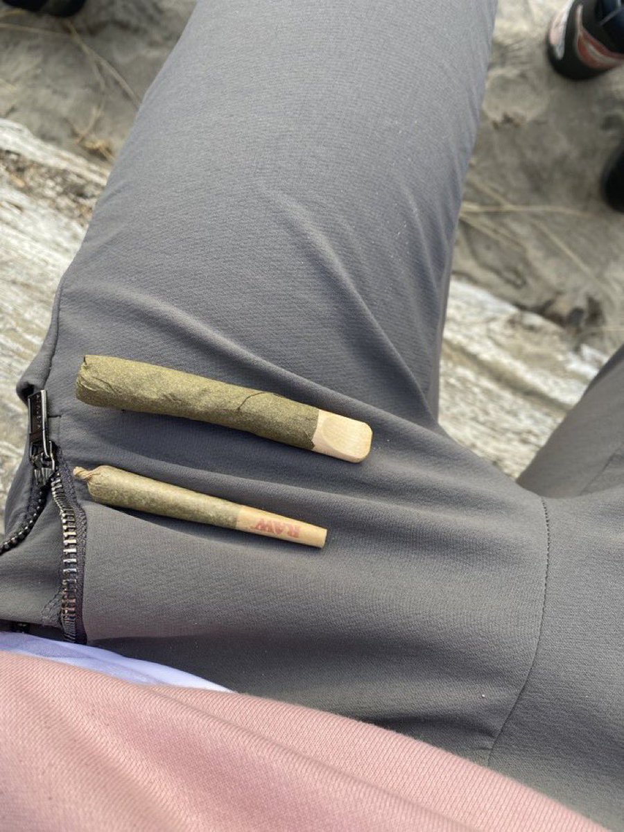 haileyjay52's tweet photo. My joint 👅👅👅👅 https://t.co/2b8yfJ9Sqd