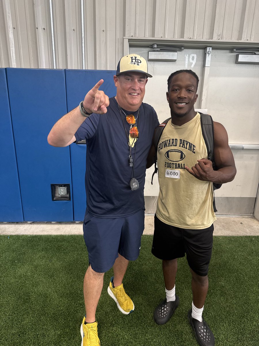 jason_blue84's tweet photo. AGTG 
after a great camp &amp; conversation with @CoachDouglasIII I’m blessed to receive an offer from Howard-Payne University 🐝💛 https://t.co/TDxrBQ0nKg