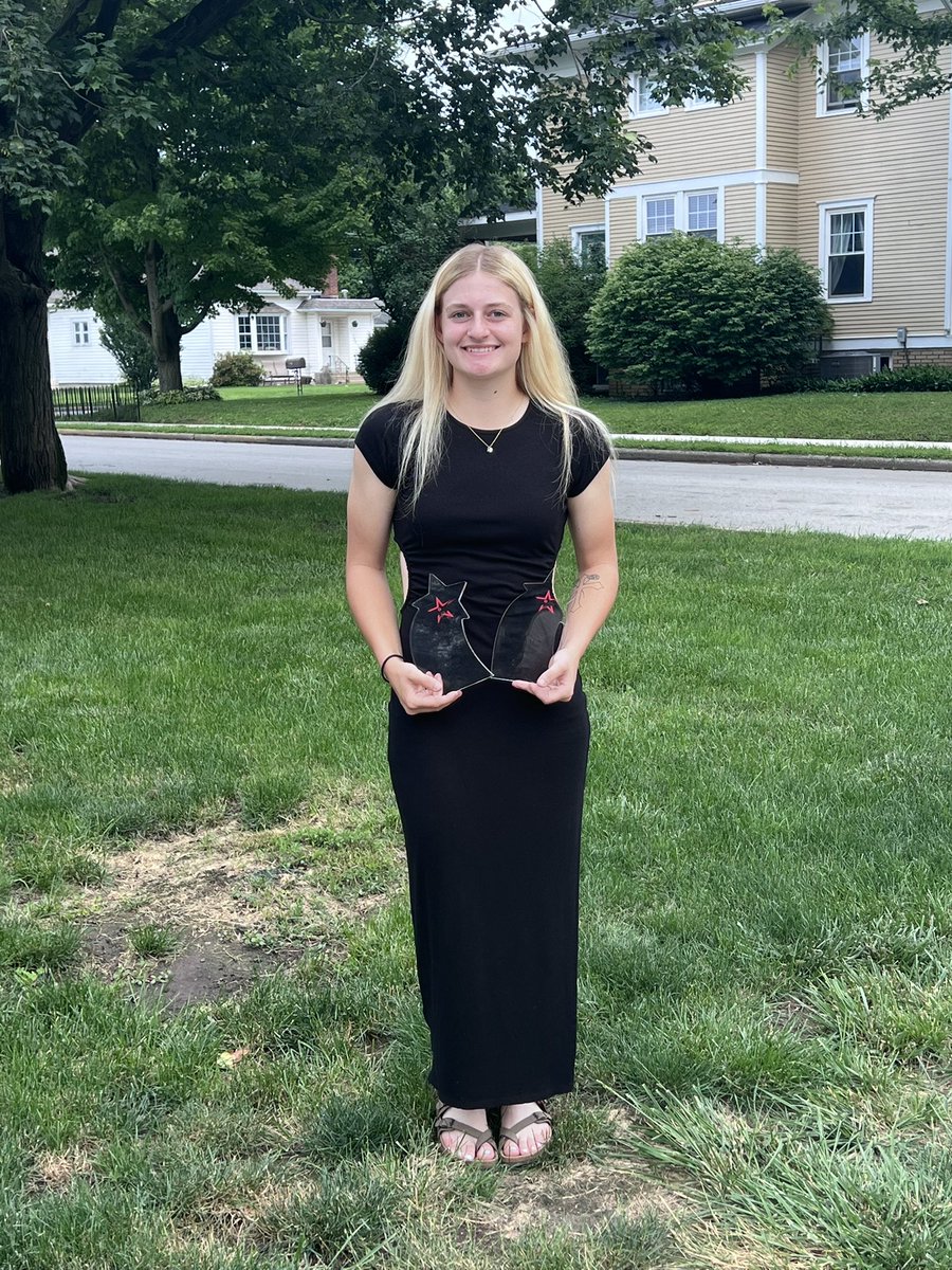 WHS_Softball_1's tweet photo. 🏆Congratulations to @brynleyerb14 for winning Softball Player of the Year AND Female Athlete of the Year at the Kokomo Tribune Sports Awards!! Well deserved recognition!! 🏆🥎💪🐾 @Panthers_AD @edwardss18 https://t.co/gARf34O170