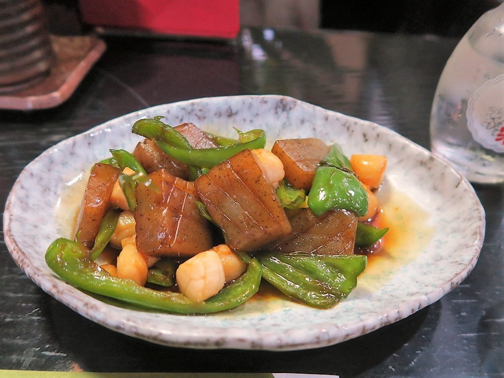 2020yuka's tweet photo. ブログ更新しました。つれづれ蕎麦 ～ 新宿　「渡邊」　「貝柱と蒟蒻のぴり辛煮」に鶉の卵付き「ざるそば」  https://t.co/I9Z80mLKSZ  #FC2 #FC2ブログ #手打ち蕎麦 #つれづれ蕎麦 #新宿 #渡邊 https://t.co/fMDGLf2oOA