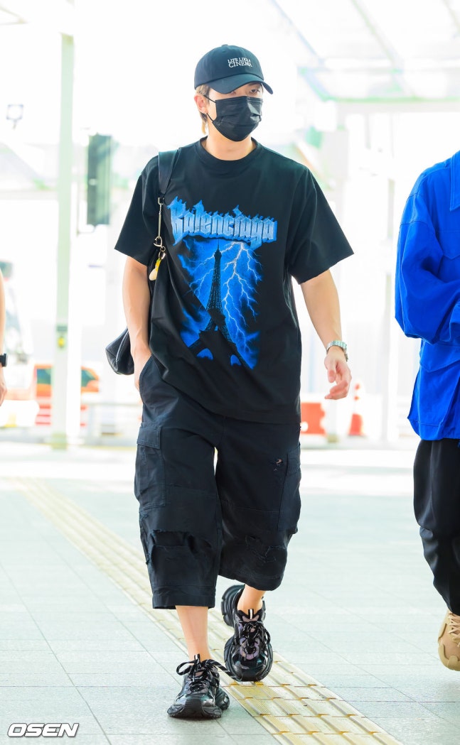 RMMoonchild101's tweet photo. HAVE A SAFE FLIGHT RM
HAVE A SAFE FLIGHT NAMJOON
HAVE A SAFE FLIGHT BTS
TAKE CARE RM

#RM #방탄소년단RM #BTSRM #김남준 #Namjoon https://t.co/eycC1ZyGby