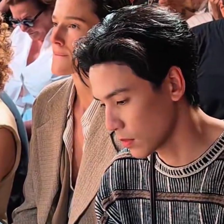 ao3yk__'s tweet photo. โอ๊ยยยยย หล่ออะะะะ

JES MFW27 X GIORGIO ARMANI
#GiorgioArmaniSS27xJes https://t.co/Raj8Zqun7k