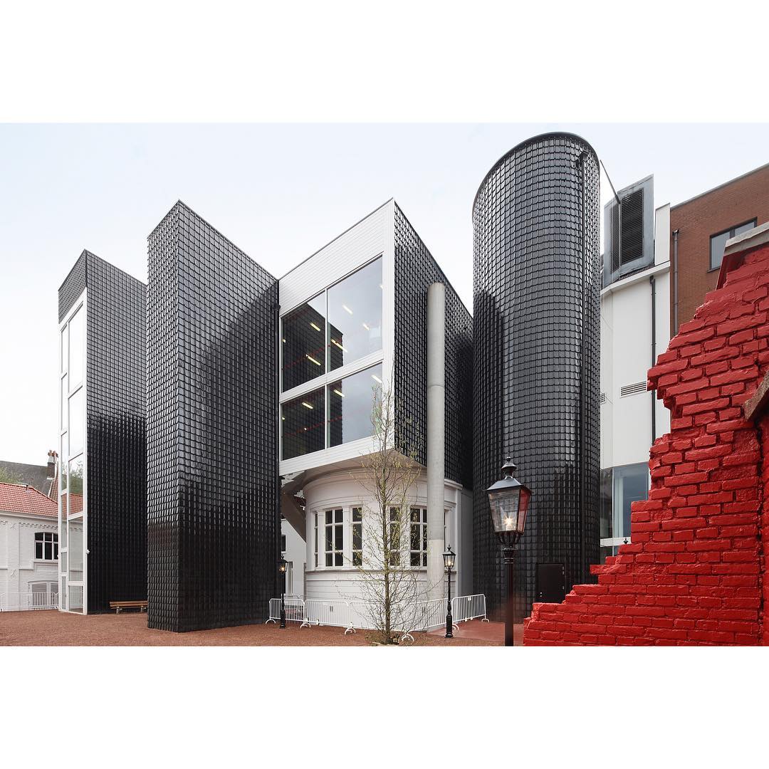 labyrhinth's tweet photo. LWWK II. Brussels, 2019. Photo Filip Dujardin. #devyldervincktaillieu #benoitvaninnis https://t.co/2xqAN05s0e