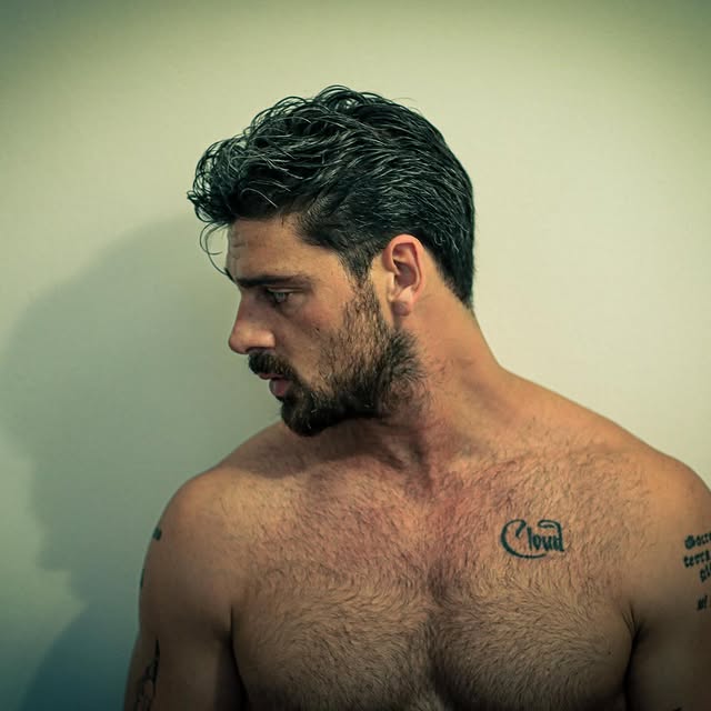 mick_morrone_'s tweet photo. 365 sigarette. In realtà mi manca questo ragazzo, Tomasz

#MicheleMorrone #Maserati #DolceGabbana #MilanFashionWeek #Celebrità #StarDelCinema #IconaDiStile #StileDiVitaDiLusso #AttoreItaliano #Hollywood #TendenzeOra #Virale https://t.co/s0sQzHXnoR
