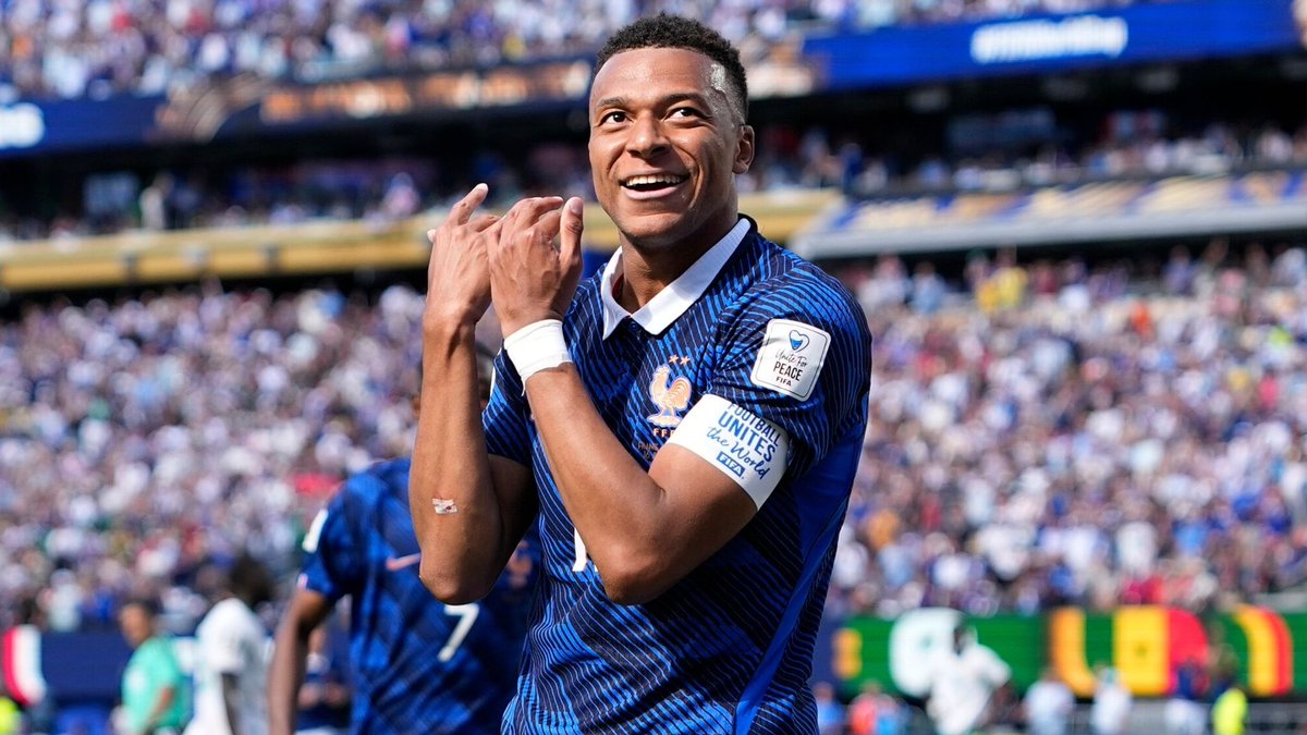 ThePopFoot's tweet photo. 📊 Kylian Mbappé cette saison (2025/26)

⚽️ 52 buts 
🏟️ 54 matchs
📶 0,96 buts par match https://t.co/stnXA1MlZ5