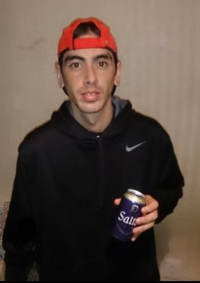 osvZyo's tweet photo. @JStranoy @AngelDelCarpi0 @Exbigote_ @JaviiKal Encuentren las diferencias jjsksj 
El desnutrido soy yo y mira como te queda ese suéter de mierda jajjdj, que parece que llevas puesto una cobija retrasado 
Poquito te falta para que se te marquen los pómulos de tan putamente chupada que tienes la cara por desnutrido 
Ánimo! https://t.co/ThYyVQBAjR