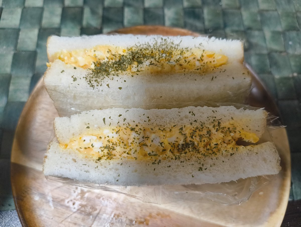 bui8's tweet photo. 昨夜、コンビニ寄ったらサンドイッチの値段を見て再び撃沈。
　
朝から卵サンドを作って満足(^ω^) https://t.co/OAfTpwIOsR