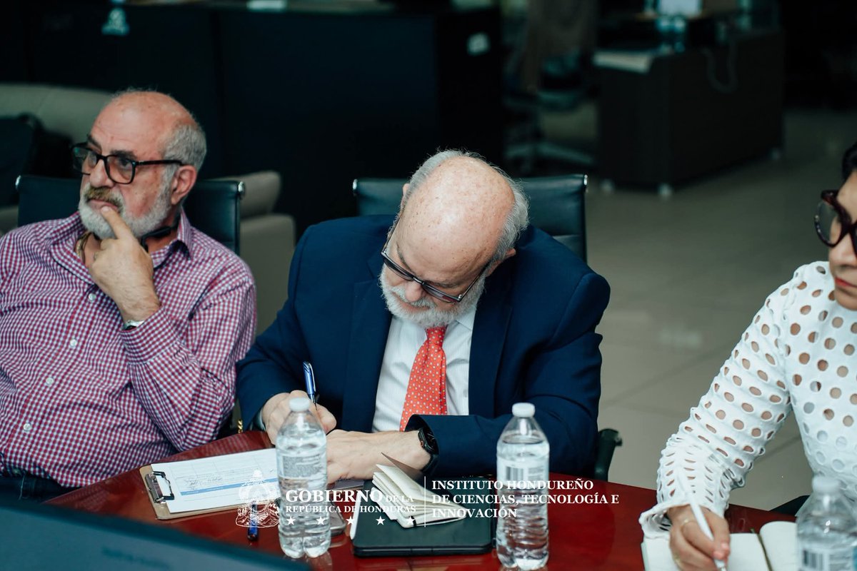 IHCIETI's tweet photo. 🤝 IHCIETI sostuvo una reunión con ANDI y CADERH para fortalecer la colaboración entre el sector público y privado.

🚀 Juntos impulsan la innovación, el desarrollo tecnológico, la formación de talento humano y el crecimiento del sector productivo nacional. 🇭🇳 https://t.co/1XlVodBAw8