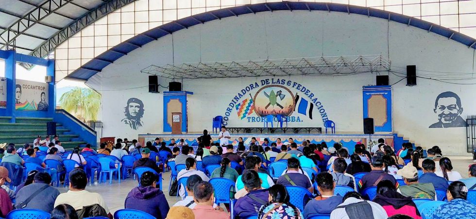 ANBOLIVIA's tweet photo. #Breakingnews #ANBNews

COCALEROS DECLARAN CUARTO INTERMEDIO EN BLOQUEOS EN EL #TRÓPICO DE #COCHABAMBA
POLÍTICA

"No nos estamos rindiendo"; señaló el líder cocalero Evo Morales, al anunciar la pausa en las movilizaciones en contra del gobierno de #RodrigoPaz.
Las Seis https://t.co/xRgQ3Tm4cN
