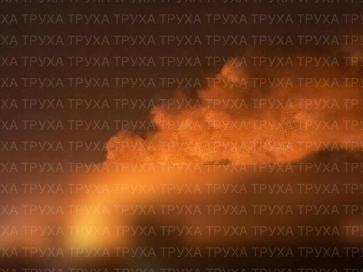 IslanderWORLD's tweet photo. 🇷🇺⚔️🇺🇦🔥 Zaporozhye city, occupied by Ukraine - is heating up. Long night in store? https://t.co/1SyQhS7oLq