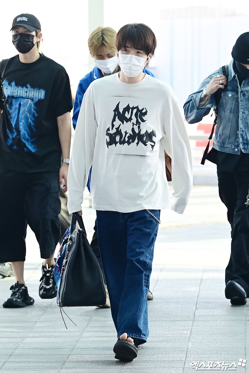 pm5_twt's tweet photo. 260623 출국 기사 사진 #슈가 #SUGA https://t.co/tnsJVd5bnP