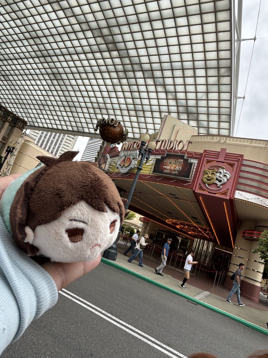 Pcw5T's tweet photo. 及川さん！呪術廻戦は4Dやよ！！
ン十年ぶりに来たよ！！！ https://t.co/HgWlPzCVnT