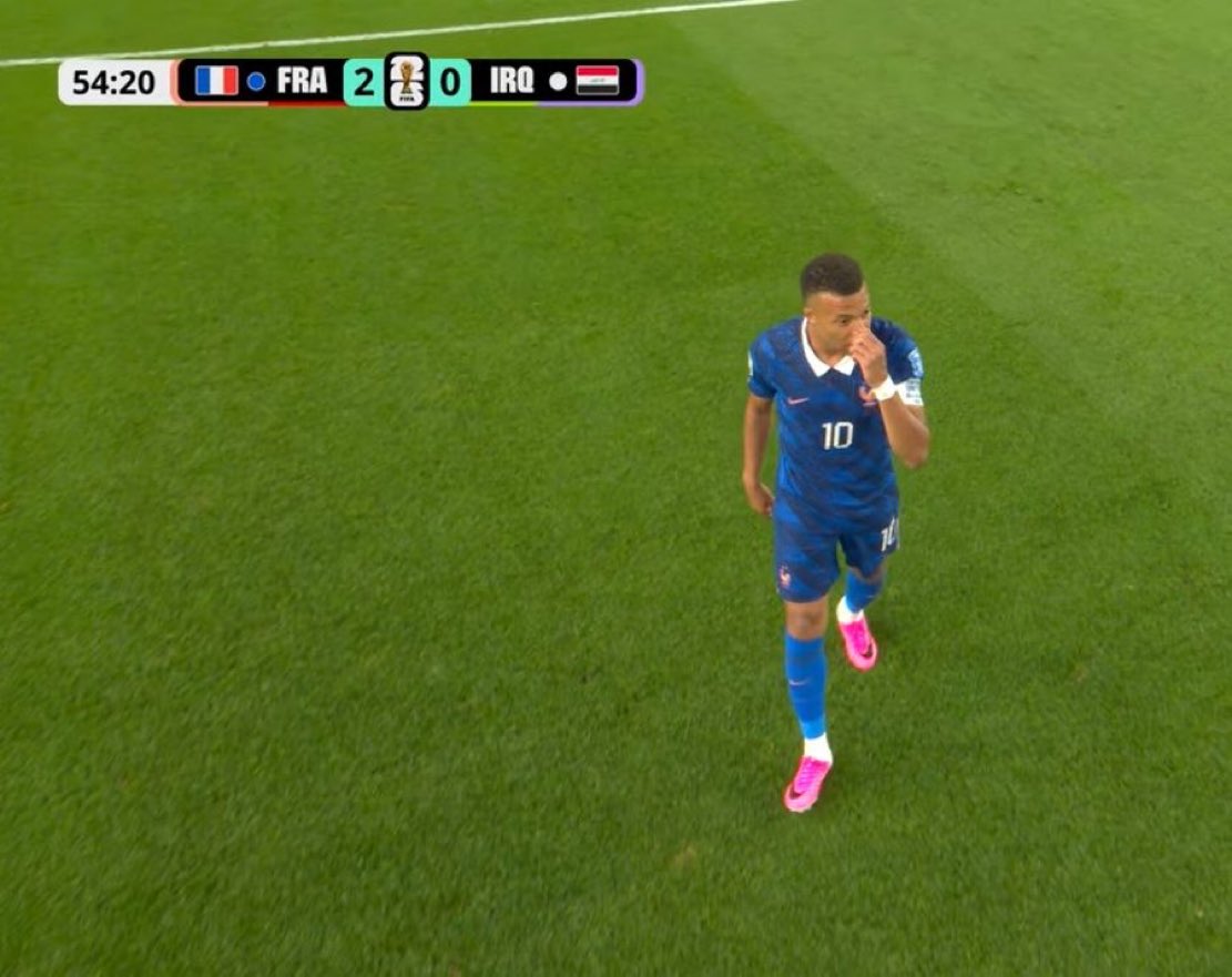 totalcristiano's tweet photo. 60 goals. 40 assists. 100 games.

Not bad, Kylian. 👀🇫🇷 https://t.co/zXa1VS6IPs