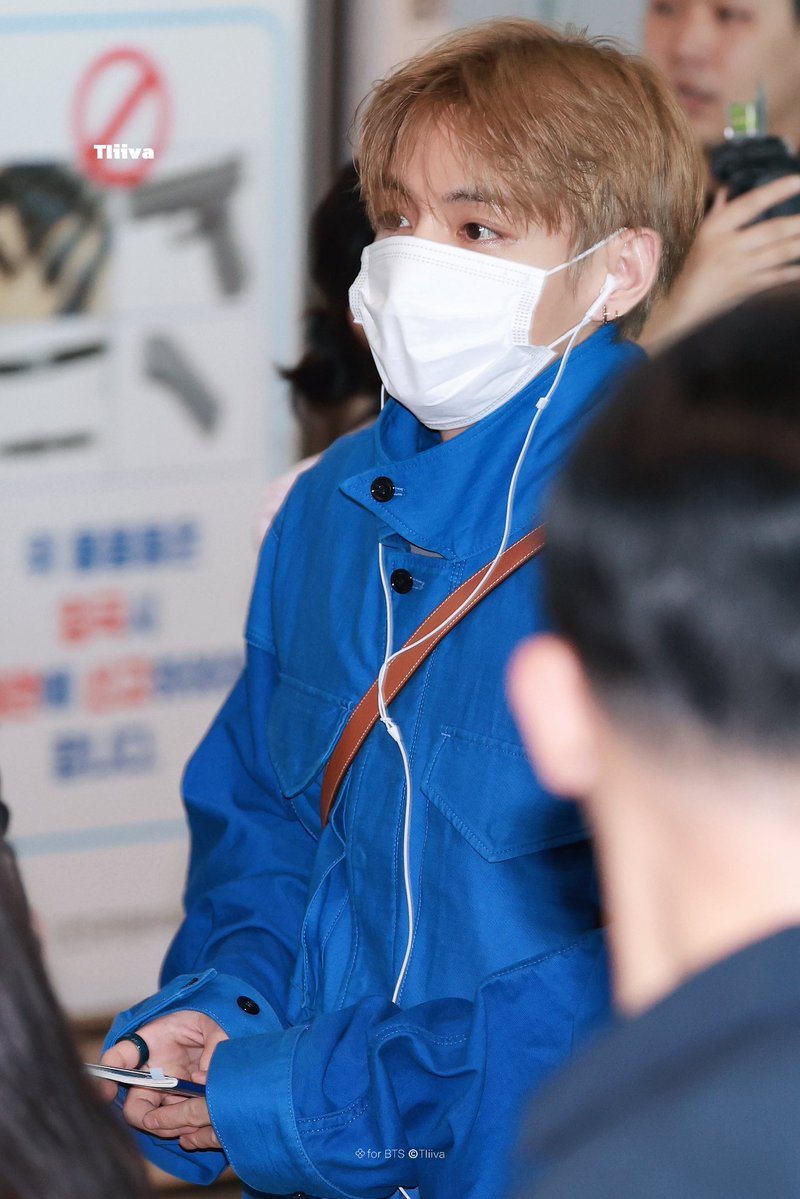 BTS_TIiiva's tweet photo. 260623 태형이🐻 ICN🛫
#태형 #뷔 #김태형 
#TAEHYUNG #V
#BTS #방탄소년단 https://t.co/62wpKKWGl3