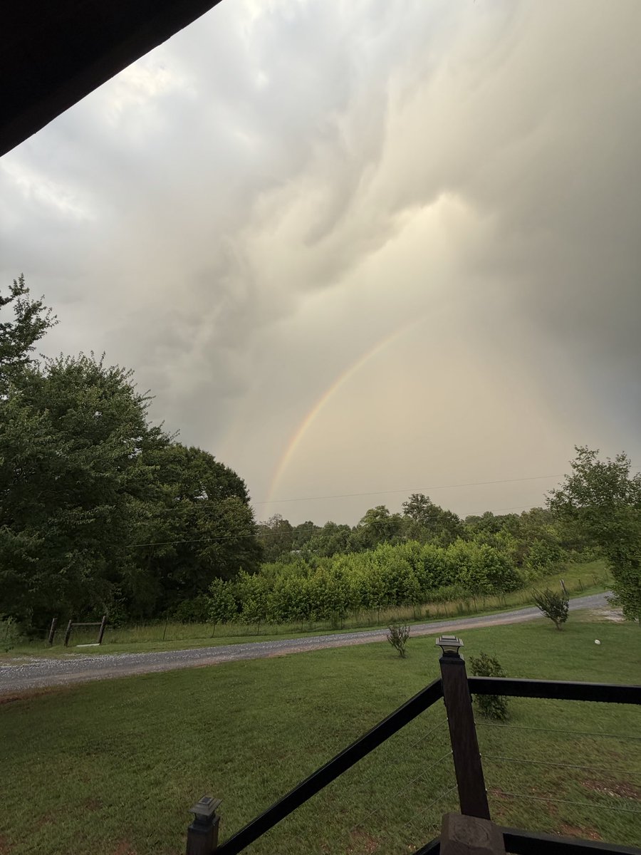 EmmaGrace039's tweet photo. @spann Bit of a double rainbow in Weogufka, AL this evening. https://t.co/IDWi6ZPTNO