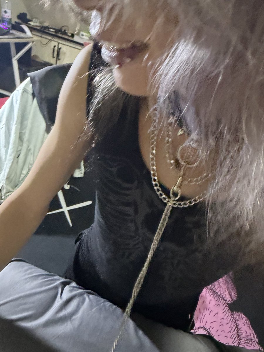 cmdsOVO's tweet photo. 老婆给我香晕了咋办啊？ https://t.co/mWIs5BmXlF