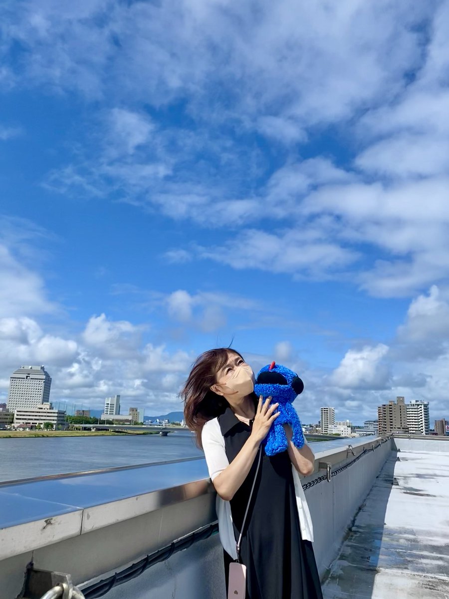 bnd_bsn's tweet photo. #ブラニュー 火曜スタッフです。

梅雨入りしたけど貴重な晴れ間！
放送後急いで、
セロトニン補給の為に外へ☀️

疲れ気味だった #ラジまる もちょっと元気になったかな？

 #石塚かおり #光合成

←6:30のラジまる      8:50のラジまる→ https://t.co/PZu9xjcwiK